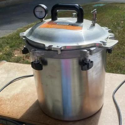 Autoclave And Accessories Great Condition 