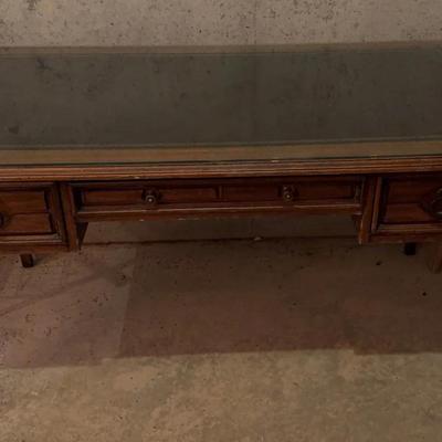 Classic Wooden Desk With Drawers 