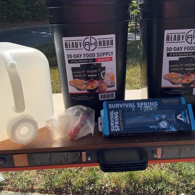 Emergency Preparedness Kit W Water Container 