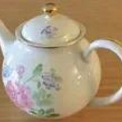 Lenox Teapot "Chelsea Rose" Pattern - Gold Club New in Box