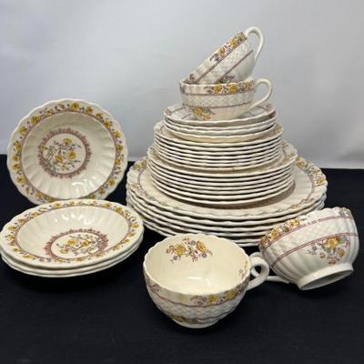 Copeland England Spode Buttercup Dinnerware Set