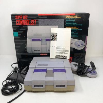 Super Nintendo SNES Console Set – Powers On, Controller & Cables
