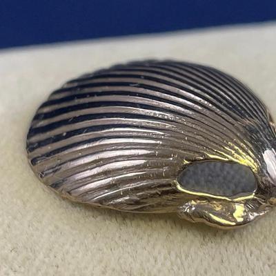 14k Gold Shell Pendant 