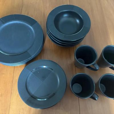 Lot 213: Nautica Signature Tableware Arctic Night