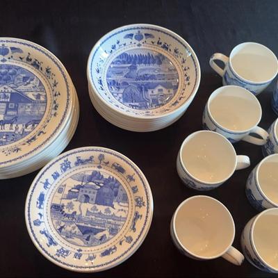 Lot 205: Charles Wysocki Heartland Dishware Service For 8