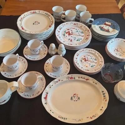 Lot 201: Pfaltzgraff, Oneida & Faberware Holiday Dishware 