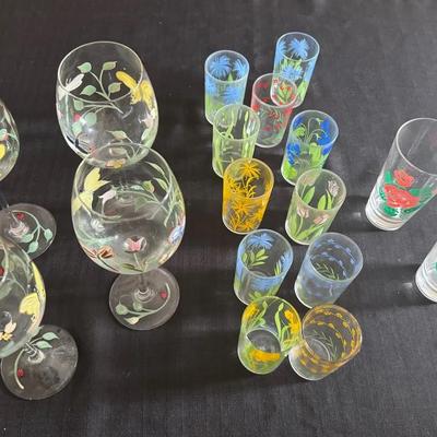 Lot 219: Floral Glassware 