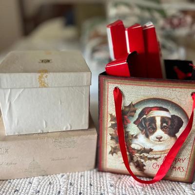 Lot 319: Miscellaneous Vintage Christmas Decor