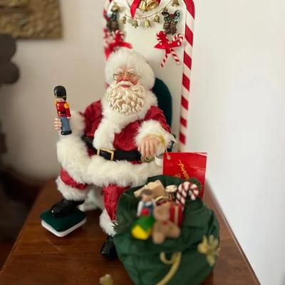 Lot 314: Possible Dreams Clothtique Signature Series Santa – Department Store Santa, USA M