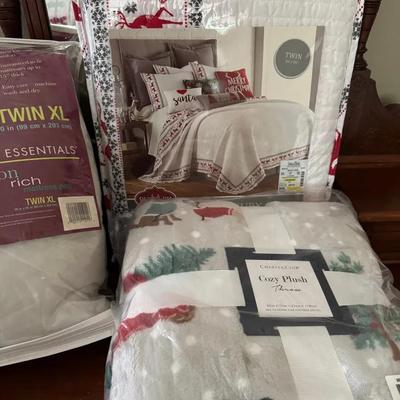 Lot 135:  Twin Quilt, Plush Christmas Throw (50x70), Twin Mattress Pad
