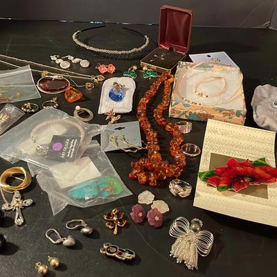 Sale Photo Thumbnail #37: Costume Jewelry Mystery Lot C