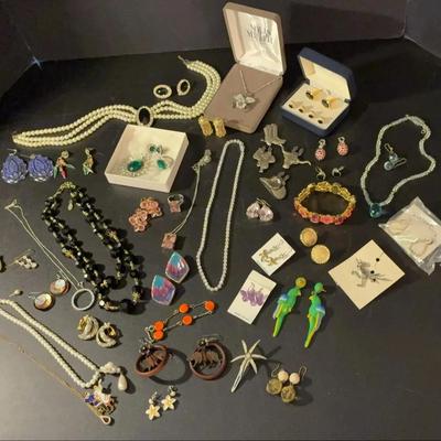 Sale Photo Thumbnail #51: Costume Jewelry Mystery Lot D 