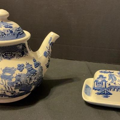 Sale Photo Thumbnail #100: Vintage Blue Willow Teapot & Covered Butter Dish Set