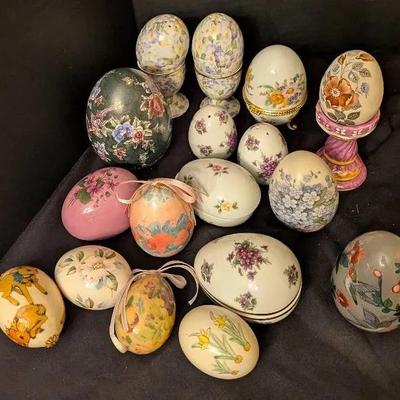 Sale Photo Thumbnail #36: Lot of Decorative Porcelain Eggs – Floral & Collectible Designs