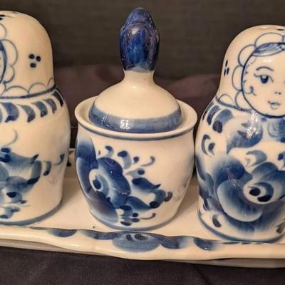 Sale Photo Thumbnail #2: Delft Blue Matryoshka Dolls Salt And Pepper Shaker With Tray