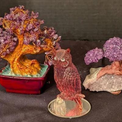Sale Photo Thumbnail #57: Decorative Crystal & Gemstone Lot – Amethyst Trees & Glass Owl