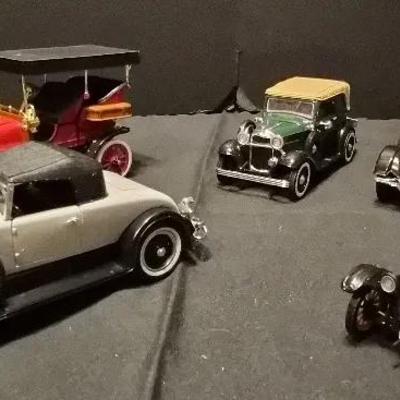 Sale Photo Thumbnail #40: Collection Of 7 1920s Die-Cast Cars 