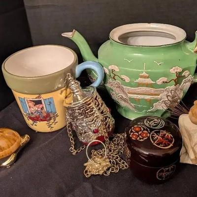 Sale Photo Thumbnail #46: Lot of Mixed Decorative & Collectible Items – Includes Willow Tree And Mary Englenbrite