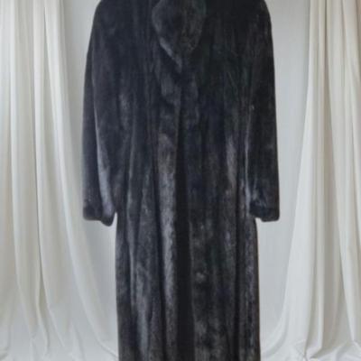 Full-Length Black Mink Fur Coat – Size Medium