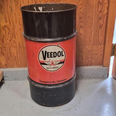 Vintage Veedol Advertising Oil Barrel 27-Inch Tall	A classic 