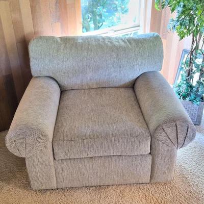 Krause's Oversized Living Room Chair - Café Beige
