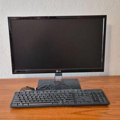 LG Flatron Monitor, Dell Keyboard, Wireless Headphones & Phone Stand