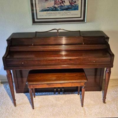 Wurlitzer Upright Spinet Style Piano & Storage Bench – 508195