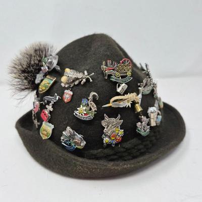 Rein Haar Wool Hat with Souvenir Pins