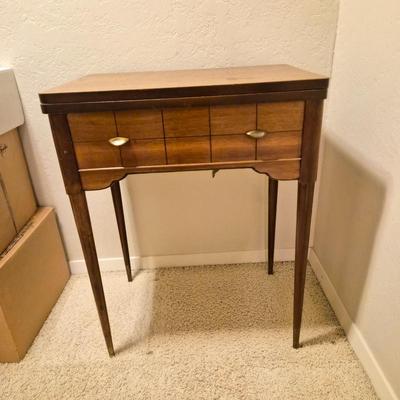 Singer 301A Sewing Machine in Solid Wood Folding Table