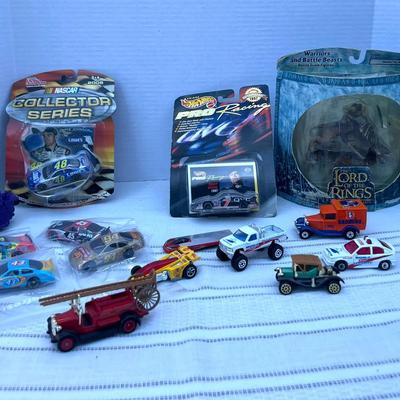 Lord of the Rings Warrior Beast, Decepticon Transformer, Hot Wheels Cars  
