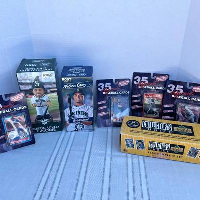 Baseball Cards 1994 Mixed Box Set, 4 Packs of Cards New, 2 Mariners Figures 