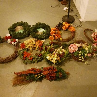 Decorative Holiday Wreaths 