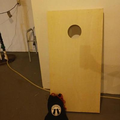 Cornhole Game (1 board and 8 bags)