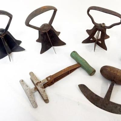Sale Photo Thumbnail #131: 1131	ASSORTED VINTAGE AND PRIMITIVE FOOD CHOPPERS
