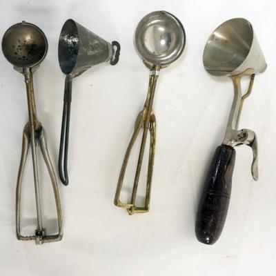 Sale Photo Thumbnail #113: 1113	GROUP OF ASSORTED VINTAGE ICE CREAM SCOOPS, LARGEST APPROXIMATELY 11 IN
