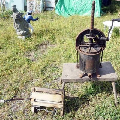 Sale Photo Thumbnail #119: 1119	ENTERPRISE SAUSAGE PRESS AND WOOD WRINGER, PRESS APPROXIMATELY 23 IN X 12 IN  X 45 IN H

