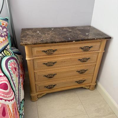 Thomasville Night stand
H: 34in
L: 41in
W: 20in