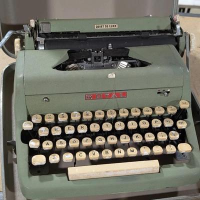 Vintage Royal Portable Typewriter & Case