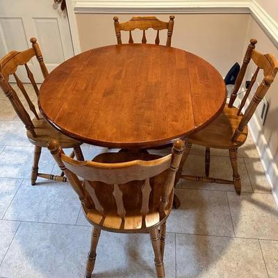 Drop Leaf Round Kitchen Table W/ 4 Matching Chairs