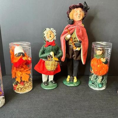 6 Halloween Themed Kindles By Byers’ Choice & Caroler’s
