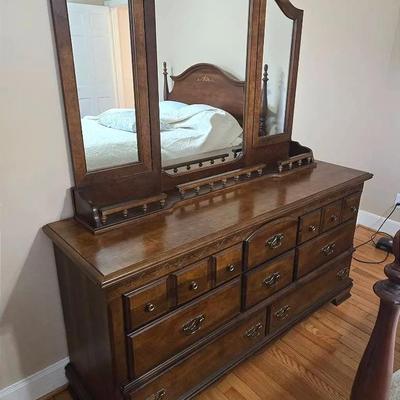 Vintage Bassett Furniture Dresser w Mirror 