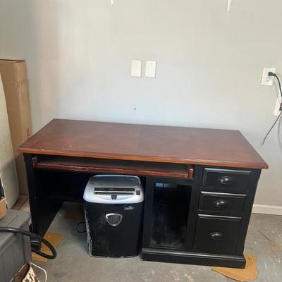 Sale Photo Thumbnail #62: Desk $25