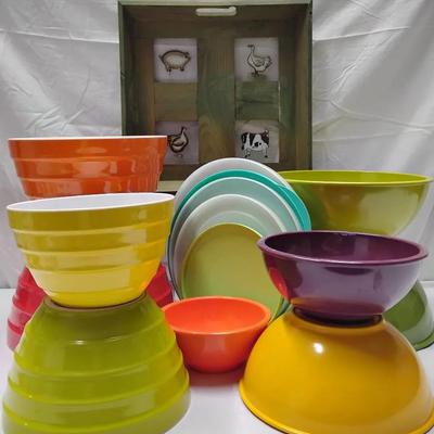 Nesting Melamine Mixing Bowls and Farmhouse Decor 
