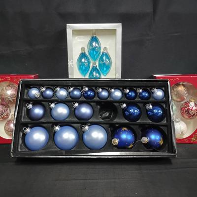 Large Holiday Décor Lot – Ornaments, Lights & Decorative Accents