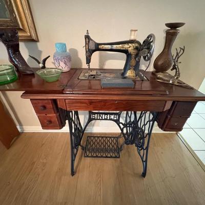 SINGER 1800s Sewing machine 
