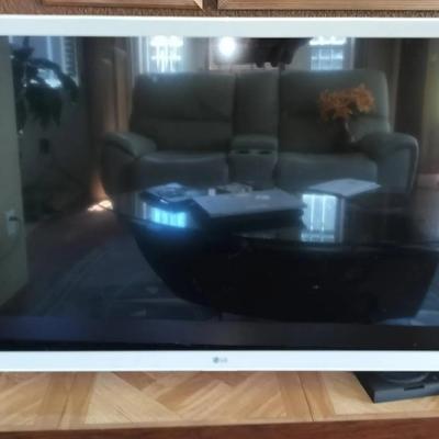 31.5" LG Working TV Model 32LK610BPUA With Remote 