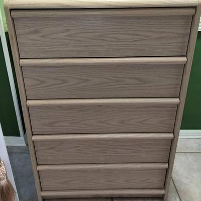 Light Colored Wooden Chest Of 5 Drawers