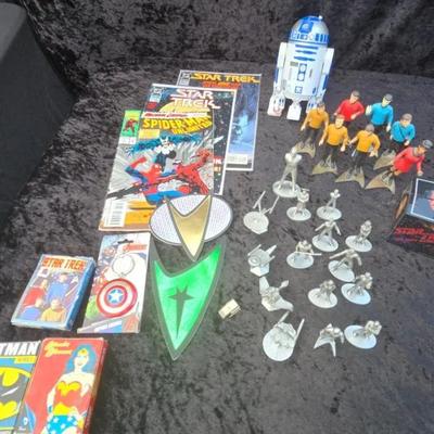 Classic Star Trek & Comic Book Collectibles - 34 Pieces 