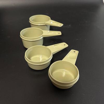 Sale Photo Thumbnail #196: Vintage 1970s Tupperware Measuring Cups