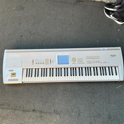 Sale Photo Thumbnail #37: Korg Triton Studio 76-Key Music Workstation/Sampler